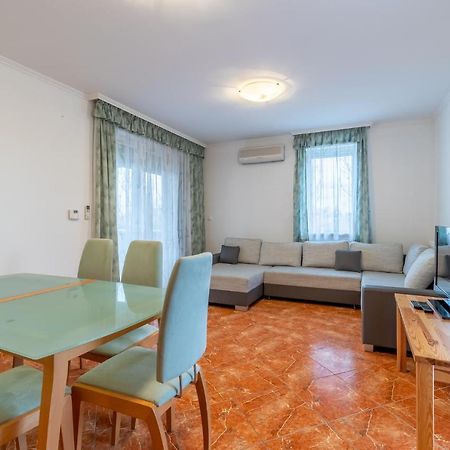 Egyuett A Csalad II Apartman By Bltn 希欧福克 外观 照片